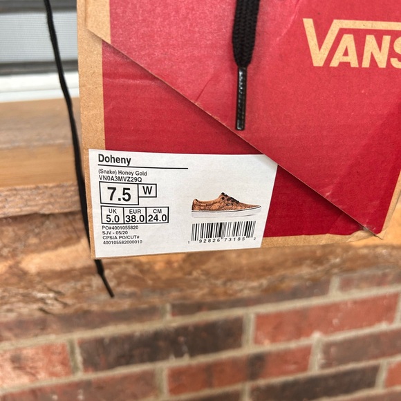 Van’s sneakers Women’s snake print honey gold 8.5 wide, like new - Picture 3 of 10